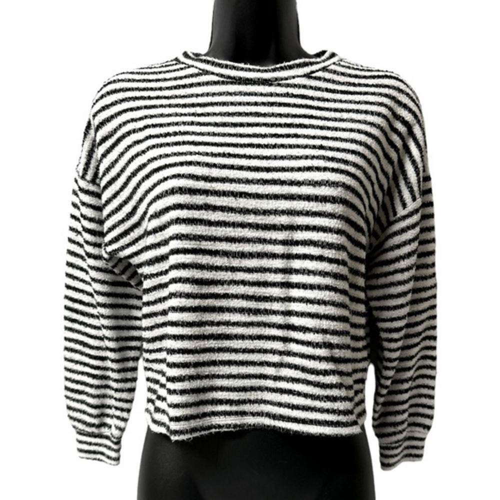 Urban Romantics medium black and white stripped sweater‎ size S (1119)